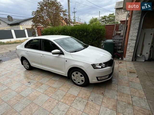 Белый Шкода Рапид, объемом двигателя 1.6 л и пробегом 125 тыс. км за 8600 $, фото 5 на Automoto.ua