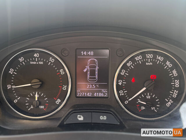Белый Шкода Рапид, объемом двигателя 1.2 л и пробегом 227 тыс. км за 8200 $, фото 12 на Automoto.ua