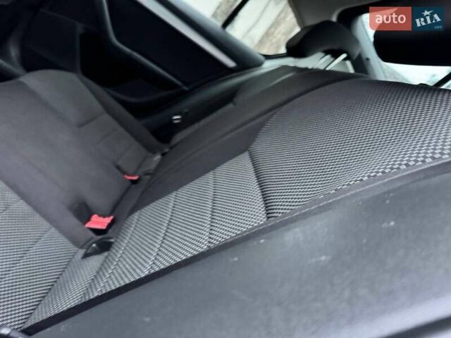 Белый Шкода Рапид, объемом двигателя 1.4 л и пробегом 140 тыс. км за 9599 $, фото 51 на Automoto.ua