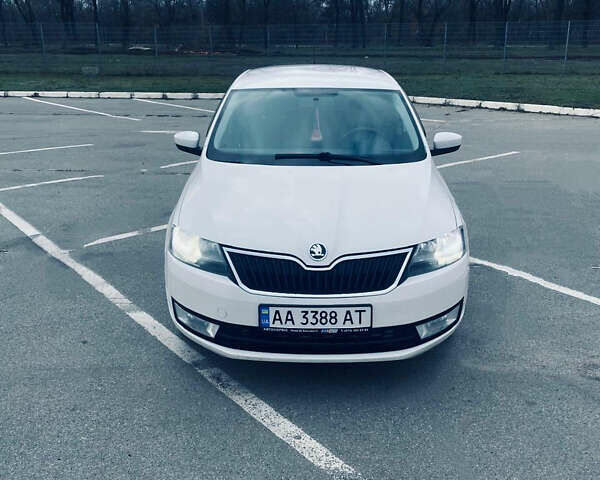 Білий Шкода Рапід, об'ємом двигуна 1.6 л та пробігом 257 тис. км за 8500 $, фото 3 на Automoto.ua