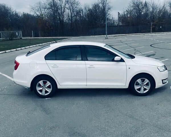 Білий Шкода Рапід, об'ємом двигуна 1.6 л та пробігом 257 тис. км за 8500 $, фото 4 на Automoto.ua