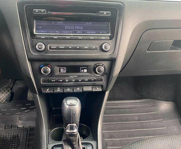 Білий Шкода Рапід, об'ємом двигуна 1.6 л та пробігом 257 тис. км за 8500 $, фото 13 на Automoto.ua