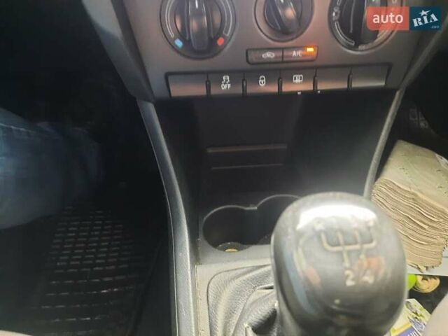 Белый Шкода Рапид, объемом двигателя 1.2 л и пробегом 291 тыс. км за 7000 $, фото 10 на Automoto.ua