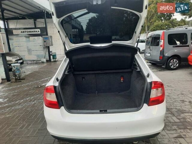 Белый Шкода Рапид, объемом двигателя 1.2 л и пробегом 291 тыс. км за 7000 $, фото 13 на Automoto.ua