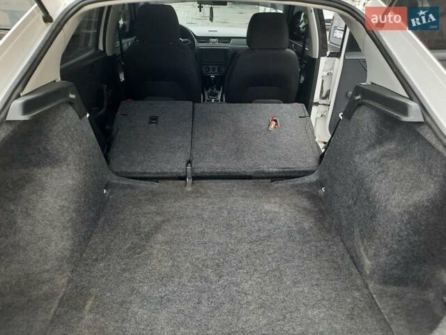 Белый Шкода Рапид, объемом двигателя 1.2 л и пробегом 291 тыс. км за 7000 $, фото 16 на Automoto.ua