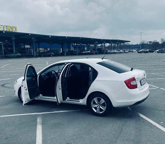 Білий Шкода Рапід, об'ємом двигуна 1.6 л та пробігом 257 тис. км за 8500 $, фото 5 на Automoto.ua