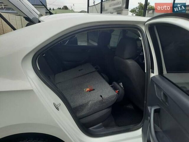 Белый Шкода Рапид, объемом двигателя 1.2 л и пробегом 291 тыс. км за 7000 $, фото 12 на Automoto.ua