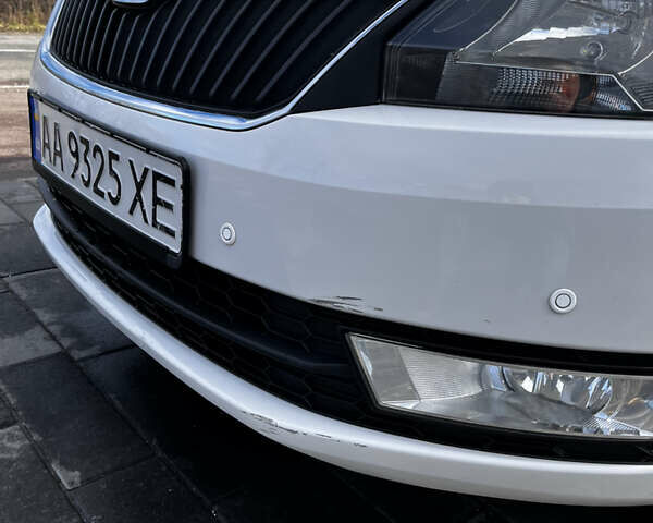 Белый Шкода Рапид, объемом двигателя 1.6 л и пробегом 115 тыс. км за 11600 $, фото 11 на Automoto.ua