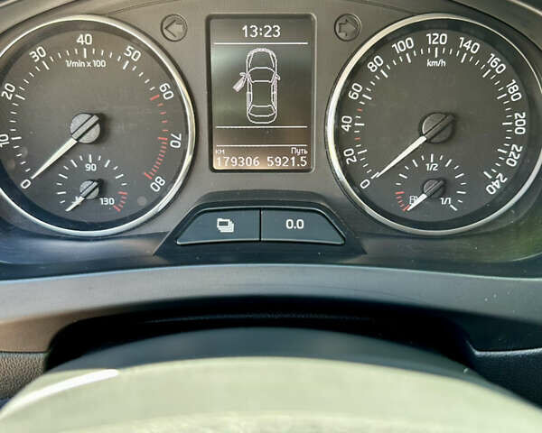 Білий Шкода Рапід, об'ємом двигуна 1.6 л та пробігом 179 тис. км за 10150 $, фото 13 на Automoto.ua
