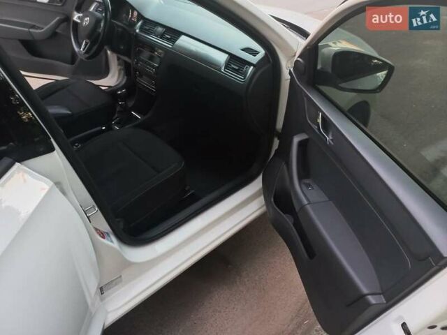 Білий Шкода Рапід, об'ємом двигуна 1.6 л та пробігом 240 тис. км за 7000 $, фото 8 на Automoto.ua