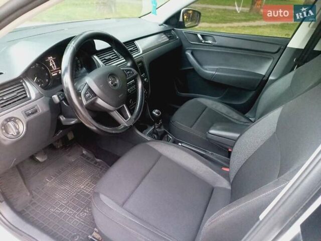 Білий Шкода Рапід, об'ємом двигуна 1.6 л та пробігом 240 тис. км за 7000 $, фото 17 на Automoto.ua