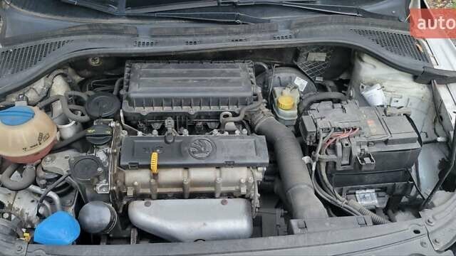 Білий Шкода Рапід, об'ємом двигуна 1.6 л та пробігом 150 тис. км за 9000 $, фото 20 на Automoto.ua