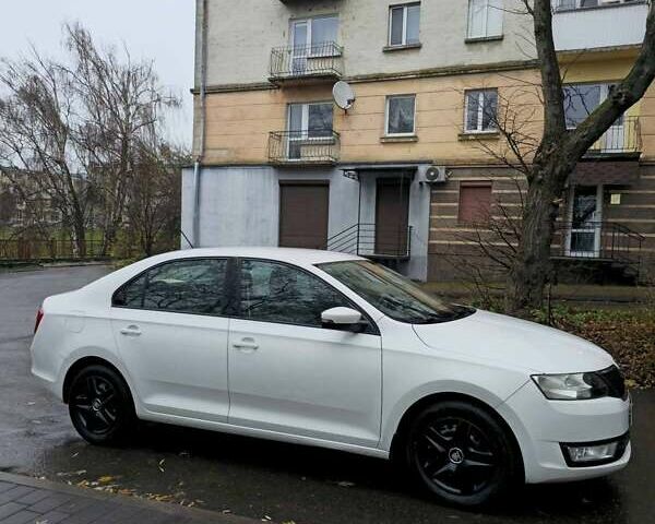 Белый Шкода Рапид, объемом двигателя 1.4 л и пробегом 228 тыс. км за 7500 $, фото 4 на Automoto.ua