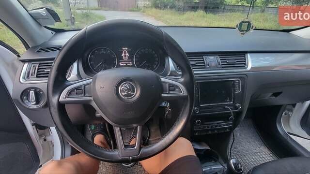 Білий Шкода Рапід, об'ємом двигуна 1.6 л та пробігом 150 тис. км за 9000 $, фото 4 на Automoto.ua