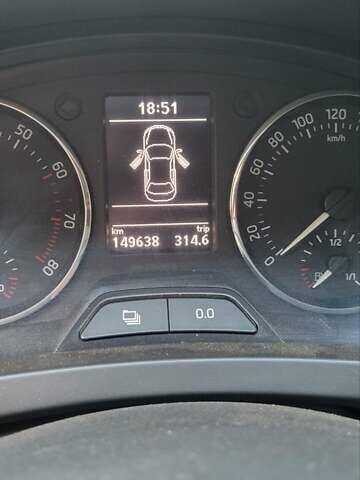 Білий Шкода Рапід, об'ємом двигуна 1.6 л та пробігом 150 тис. км за 9000 $, фото 6 на Automoto.ua