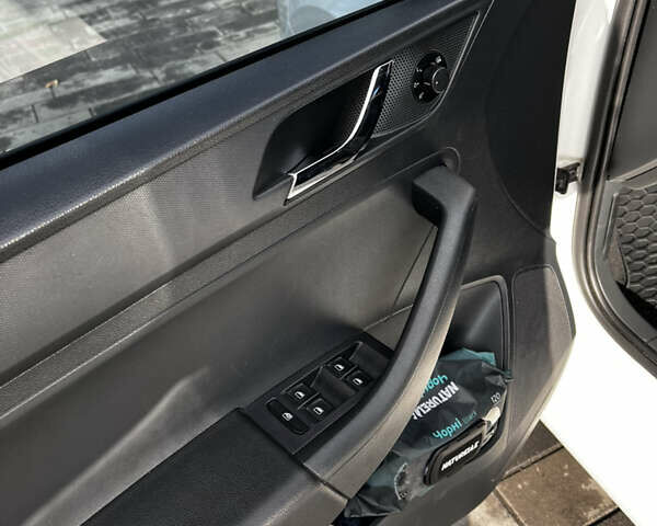 Белый Шкода Рапид, объемом двигателя 1.6 л и пробегом 115 тыс. км за 11600 $, фото 15 на Automoto.ua