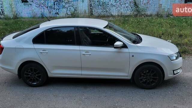 Білий Шкода Рапід, об'ємом двигуна 1.6 л та пробігом 150 тис. км за 9000 $, фото 2 на Automoto.ua