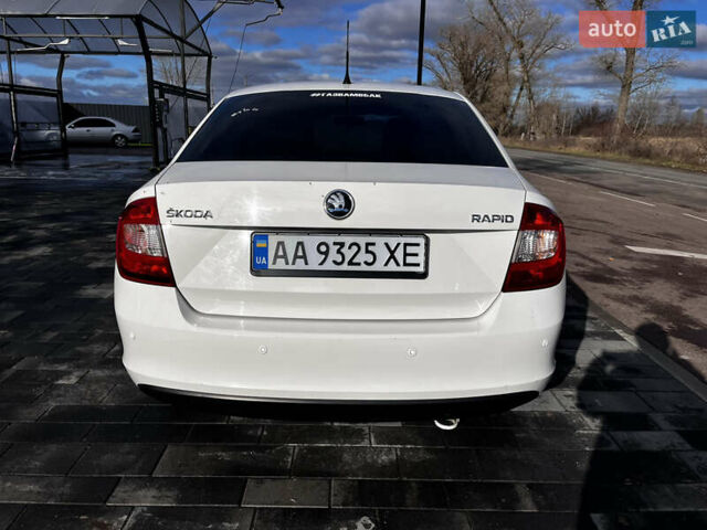 Белый Шкода Рапид, объемом двигателя 1.6 л и пробегом 115 тыс. км за 11600 $, фото 5 на Automoto.ua