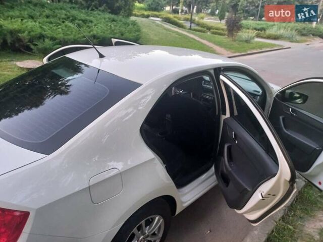 Білий Шкода Рапід, об'ємом двигуна 1.6 л та пробігом 240 тис. км за 7000 $, фото 7 на Automoto.ua