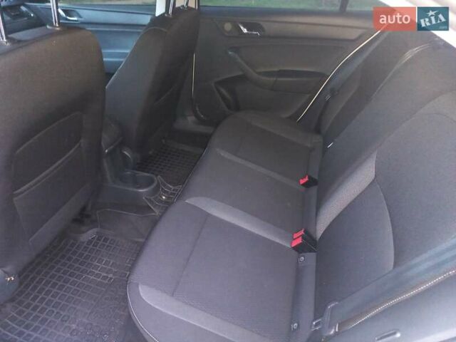 Білий Шкода Рапід, об'ємом двигуна 1.6 л та пробігом 240 тис. км за 7000 $, фото 18 на Automoto.ua