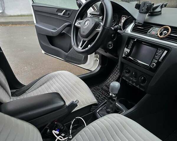 Белый Шкода Рапид, объемом двигателя 1.4 л и пробегом 228 тыс. км за 7500 $, фото 16 на Automoto.ua