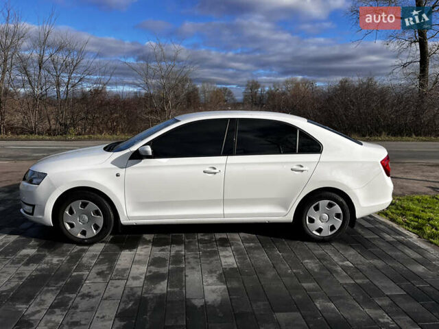 Белый Шкода Рапид, объемом двигателя 1.6 л и пробегом 115 тыс. км за 11600 $, фото 7 на Automoto.ua