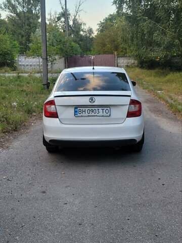 Білий Шкода Рапід, об'ємом двигуна 1.6 л та пробігом 150 тис. км за 9000 $, фото 3 на Automoto.ua
