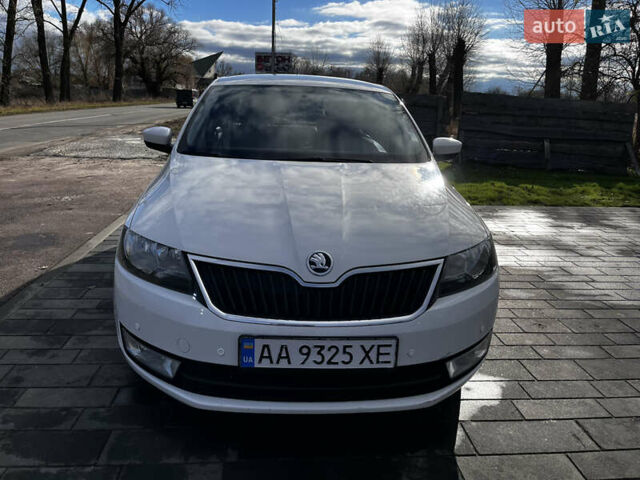 Белый Шкода Рапид, объемом двигателя 1.6 л и пробегом 115 тыс. км за 11600 $, фото 2 на Automoto.ua