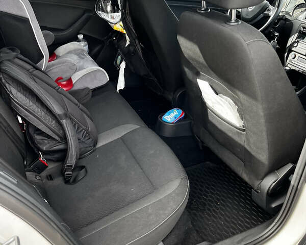 Белый Шкода Рапид, объемом двигателя 1.6 л и пробегом 115 тыс. км за 11600 $, фото 17 на Automoto.ua