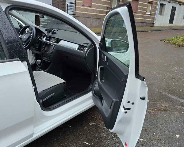 Белый Шкода Рапид, объемом двигателя 1.4 л и пробегом 228 тыс. км за 7500 $, фото 15 на Automoto.ua