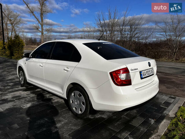 Белый Шкода Рапид, объемом двигателя 1.6 л и пробегом 115 тыс. км за 11600 $, фото 4 на Automoto.ua