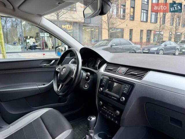 Белый Шкода Рапид, объемом двигателя 1.2 л и пробегом 141 тыс. км за 7800 $, фото 17 на Automoto.ua