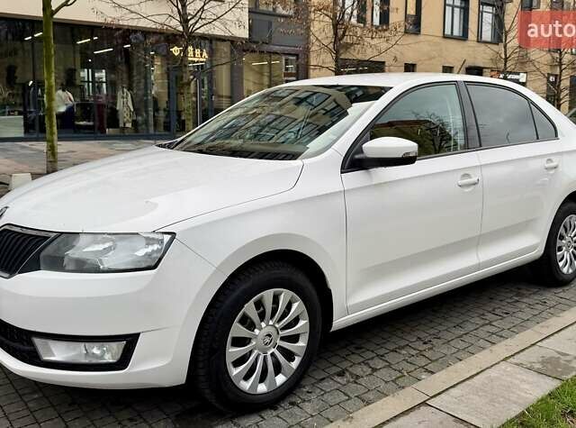 Белый Шкода Рапид, объемом двигателя 1.2 л и пробегом 141 тыс. км за 7800 $, фото 1 на Automoto.ua