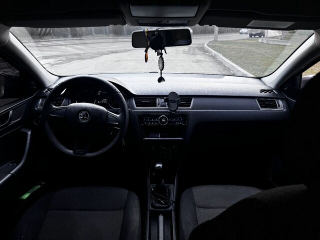 Белый Шкода Рапид, объемом двигателя 1.2 л и пробегом 260 тыс. км за 6600 $, фото 15 на Automoto.ua