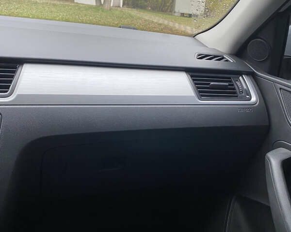 Белый Шкода Рапид, объемом двигателя 1.6 л и пробегом 115 тыс. км за 13000 $, фото 14 на Automoto.ua