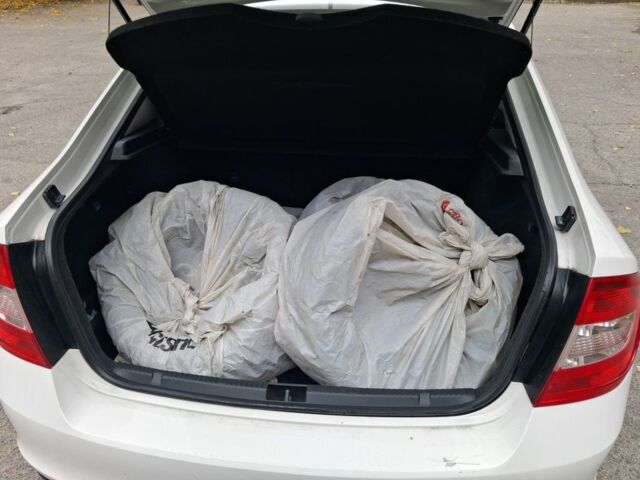 Белый Шкода Рапид, объемом двигателя 1.6 л и пробегом 114 тыс. км за 11000 $, фото 5 на Automoto.ua