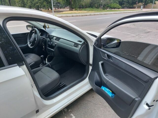 Белый Шкода Рапид, объемом двигателя 1.2 л и пробегом 260 тыс. км за 6600 $, фото 6 на Automoto.ua