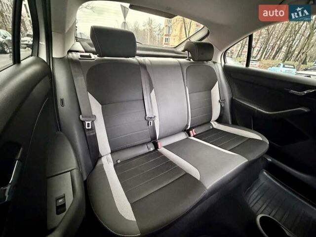 Белый Шкода Рапид, объемом двигателя 1.2 л и пробегом 141 тыс. км за 7800 $, фото 20 на Automoto.ua