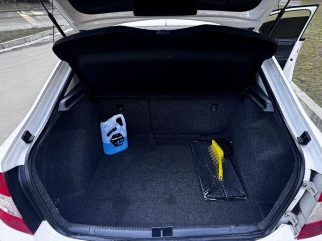 Белый Шкода Рапид, объемом двигателя 1.2 л и пробегом 260 тыс. км за 6600 $, фото 20 на Automoto.ua