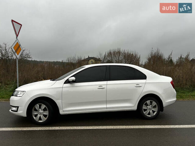 Белый Шкода Рапид, объемом двигателя 1.6 л и пробегом 115 тыс. км за 13000 $, фото 2 на Automoto.ua