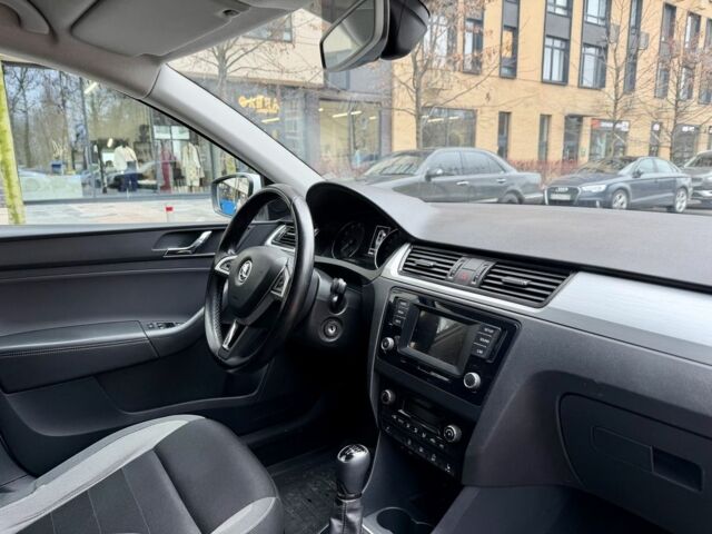 Белый Шкода Рапид, объемом двигателя 1.2 л и пробегом 141 тыс. км за 7800 $, фото 17 на Automoto.ua