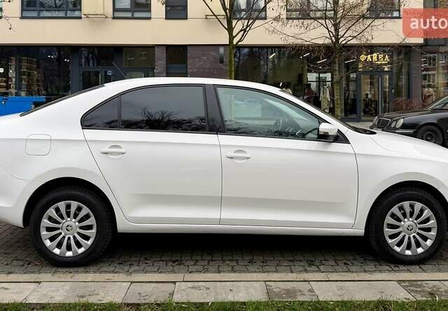 Белый Шкода Рапид, объемом двигателя 1.2 л и пробегом 141 тыс. км за 7800 $, фото 8 на Automoto.ua