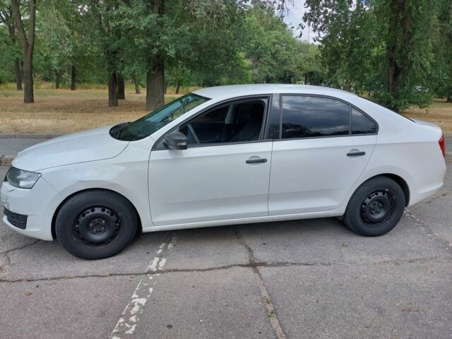 Белый Шкода Рапид, объемом двигателя 1.2 л и пробегом 260 тыс. км за 6600 $, фото 2 на Automoto.ua