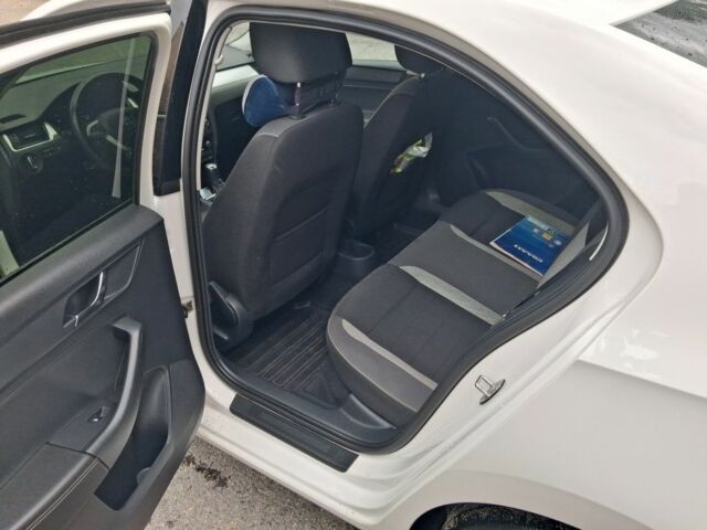 Белый Шкода Рапид, объемом двигателя 1.6 л и пробегом 114 тыс. км за 11000 $, фото 9 на Automoto.ua