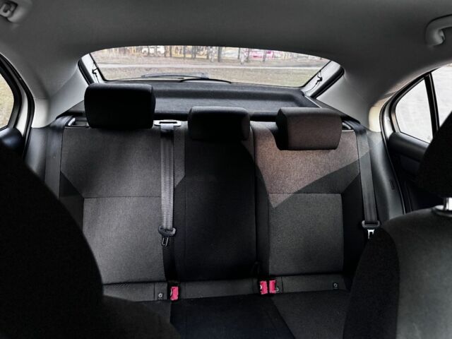 Белый Шкода Рапид, объемом двигателя 1.2 л и пробегом 260 тыс. км за 6600 $, фото 13 на Automoto.ua