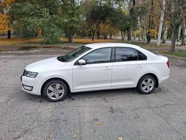 Белый Шкода Рапид, объемом двигателя 1.6 л и пробегом 114 тыс. км за 11000 $, фото 1 на Automoto.ua