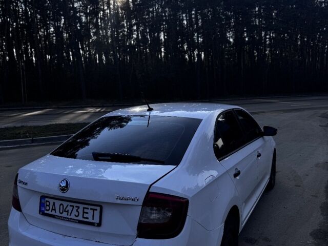 Белый Шкода Рапид, объемом двигателя 1.2 л и пробегом 260 тыс. км за 6600 $, фото 17 на Automoto.ua