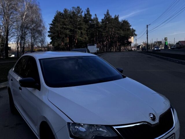 Белый Шкода Рапид, объемом двигателя 1.2 л и пробегом 260 тыс. км за 6600 $, фото 16 на Automoto.ua