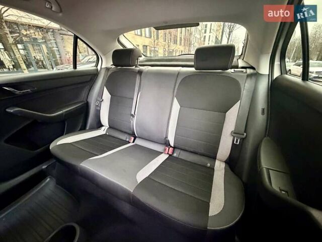 Белый Шкода Рапид, объемом двигателя 1.2 л и пробегом 141 тыс. км за 7800 $, фото 18 на Automoto.ua