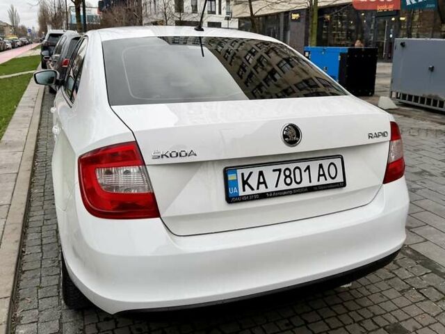 Белый Шкода Рапид, объемом двигателя 1.2 л и пробегом 141 тыс. км за 7800 $, фото 4 на Automoto.ua